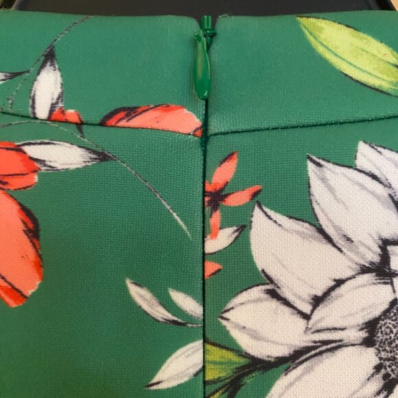 NWT Vince Camuto Green Floral Scuba Knit Fit & Flare Dress. Size 6 - Picture 10 of 15